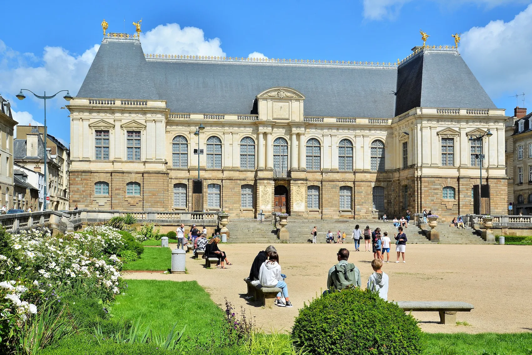 Maisons à colombages, mosaïques… Pourquoi cette charmante ville de l’ouest de la France vaut le détour - Franck Hamon - Audrey Morard