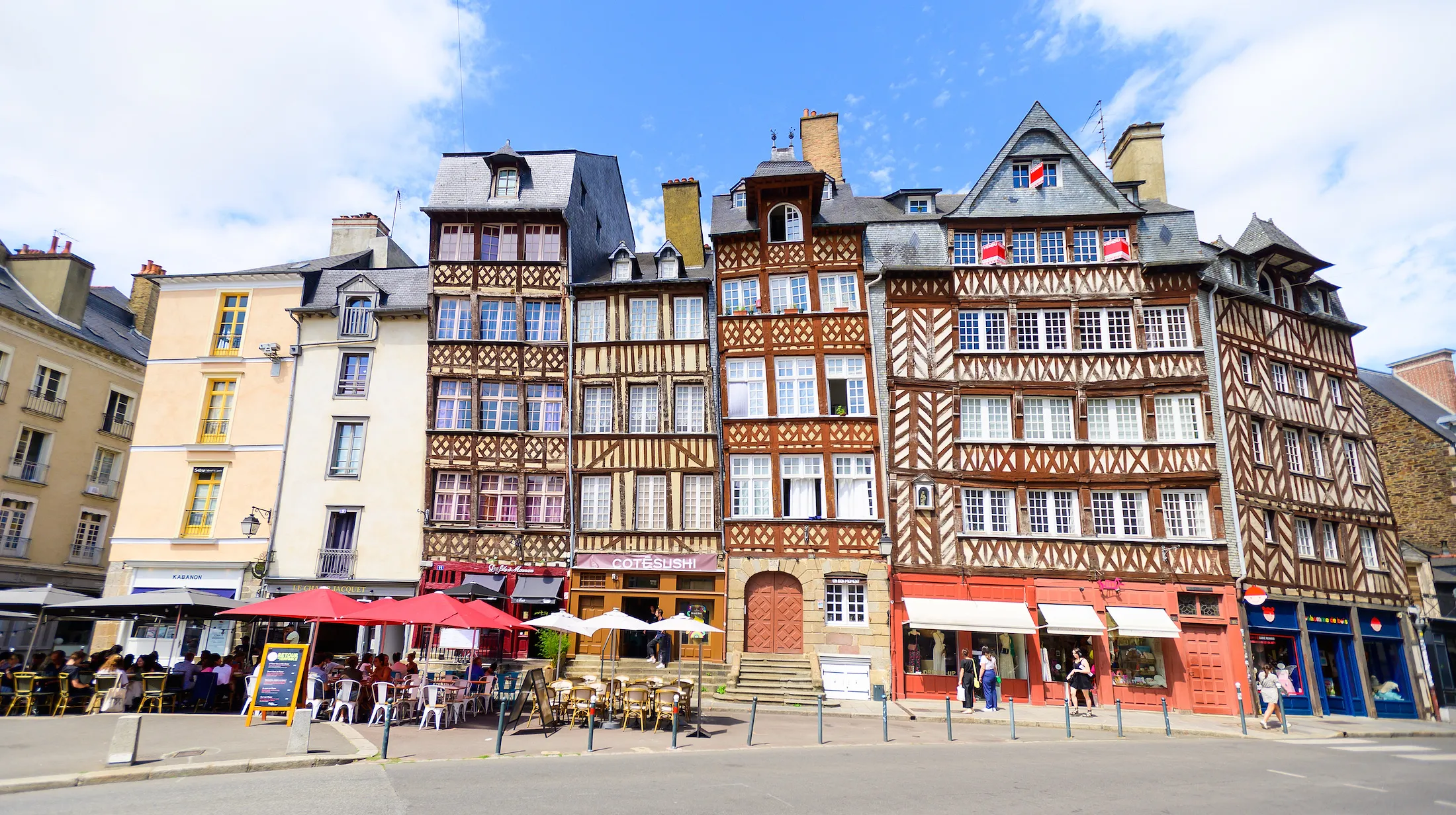 Maisons à colombages, mosaïques… Pourquoi cette charmante ville de l’ouest de la France vaut le détour - Thomas Crabot - Audrey Morard