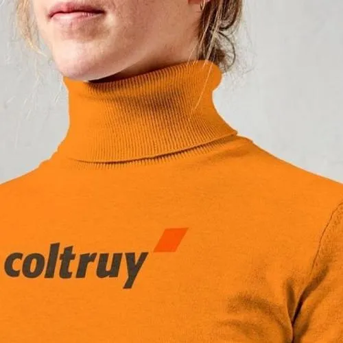 Apres Lidl et Aldi Colruyt devoile sa version du pull moche de Noel SoSoir