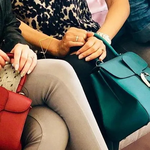 Bon plan voici comment denicher un sac Delvaux a prix accessible SoSoir